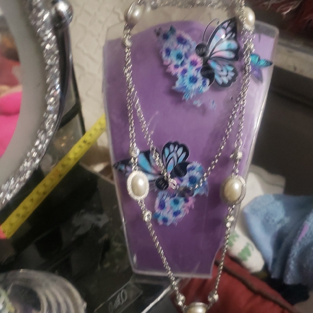 Elegant Silver and Pearl Necklace